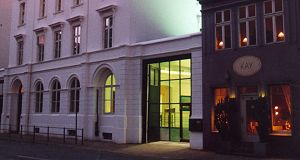 Stra&szlig;enansicht der Galerie Elbchaussee